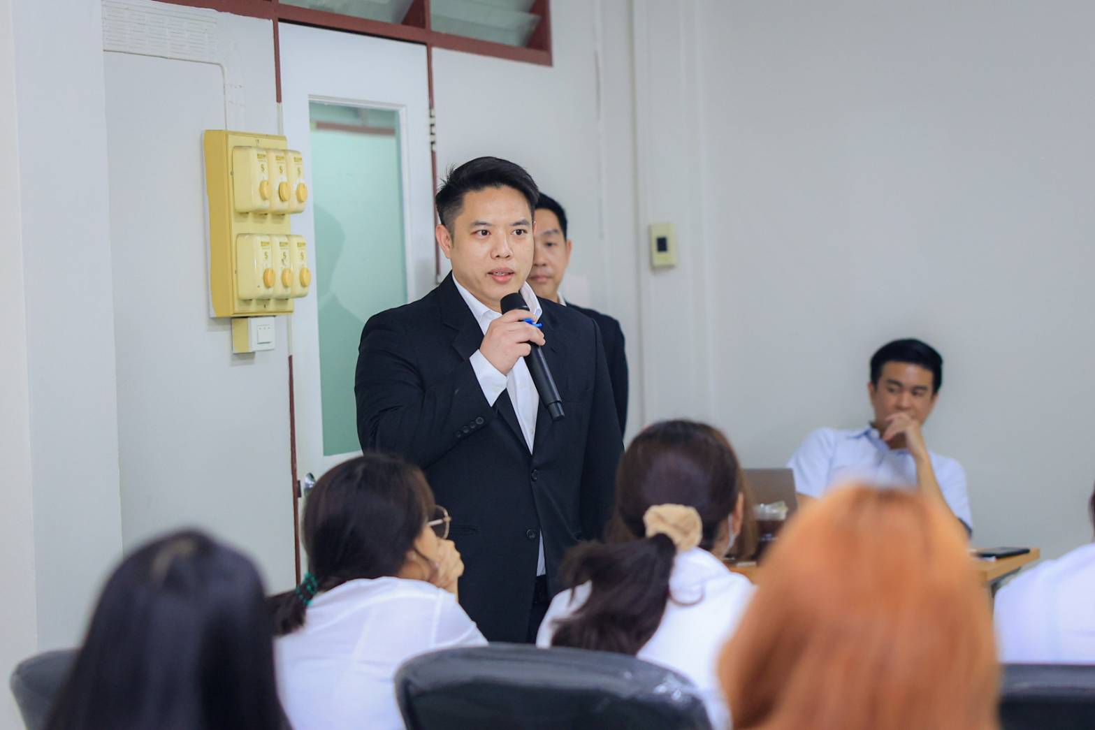 ธันย์ธรณ์เทพ แย้มอุทัย, Ph.D. สอนกฎหมาย นักศึกษา